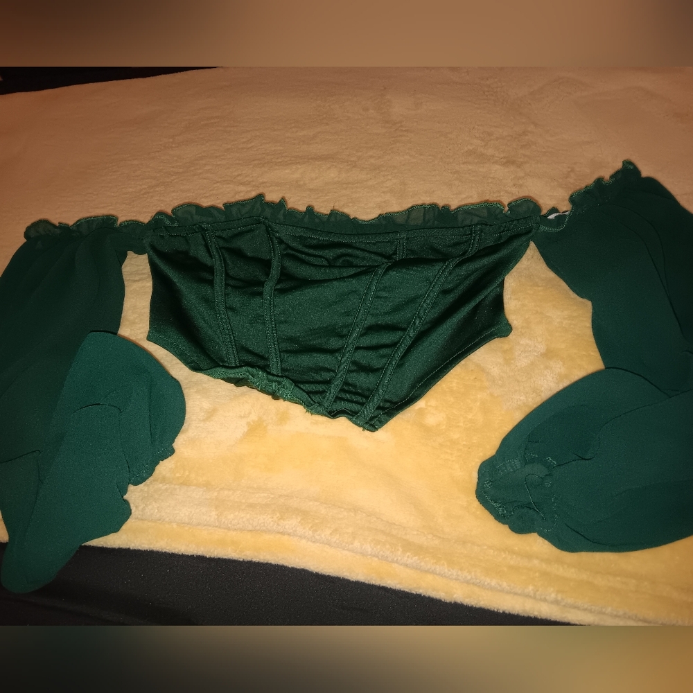 Women's size small,  Boture dressy crop top